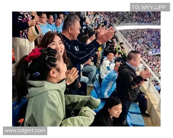 李亚鹏足球之路:从明星到球迷的热爱与坚持